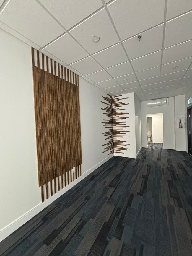 Photo - UPDATED COMMERCIAL UNIT - LOCATED DOWNTOWN SARNIA Unité 2