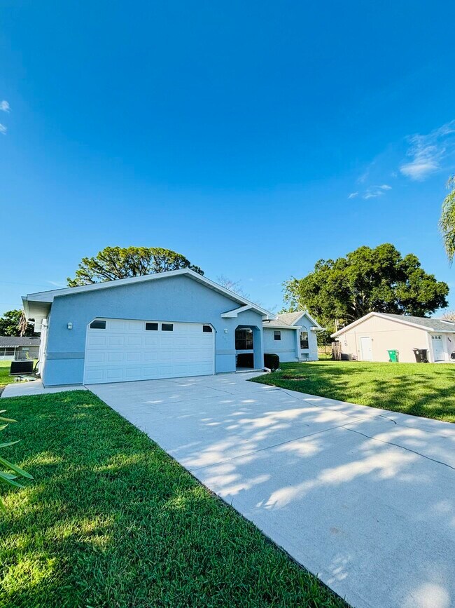 Photo - 337 NW Tyler Ave