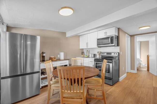 174 E Grand Ave