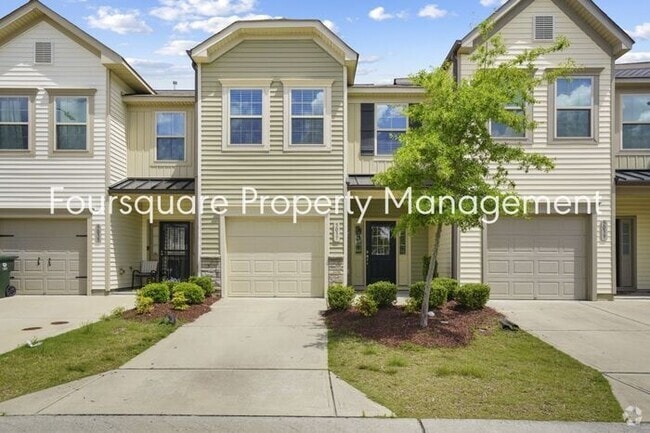 Building Photo - Townhome | Washer/ Dryer Included | Back P...