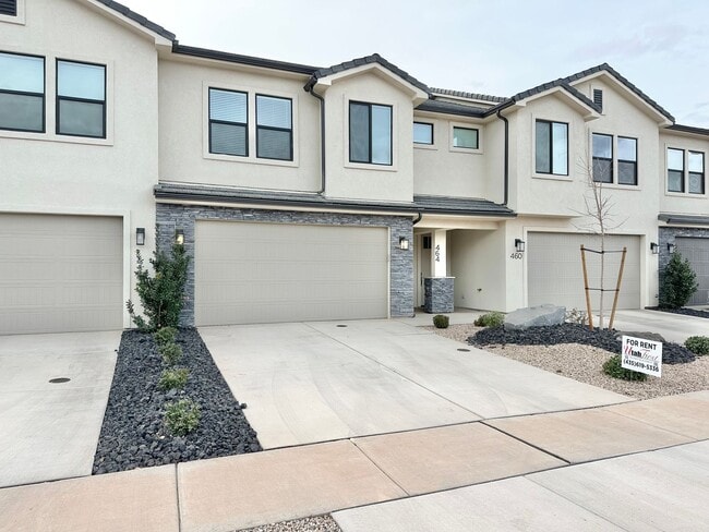 Photo - 4 bedroom, 2.5 bathrooms Home!