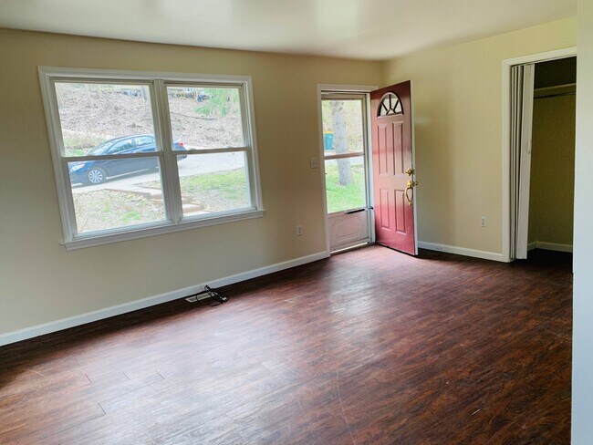 Photo - 2284 McKees Rocks Rd