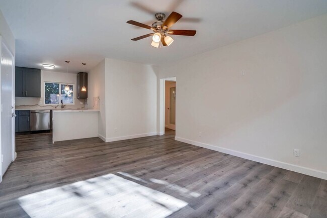 Photo - 343 Warren Ln