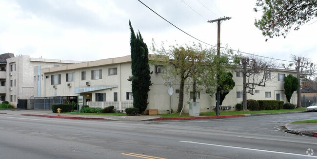 Building Photo - 15352 Vanowen Street Rental