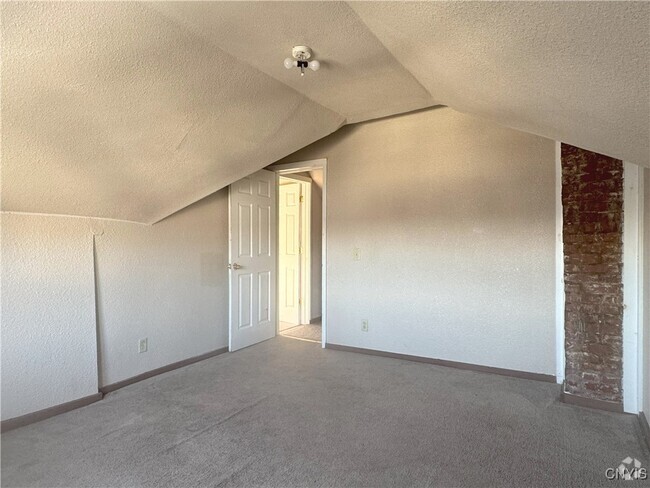 Building Photo - 715 Lansing St Rental