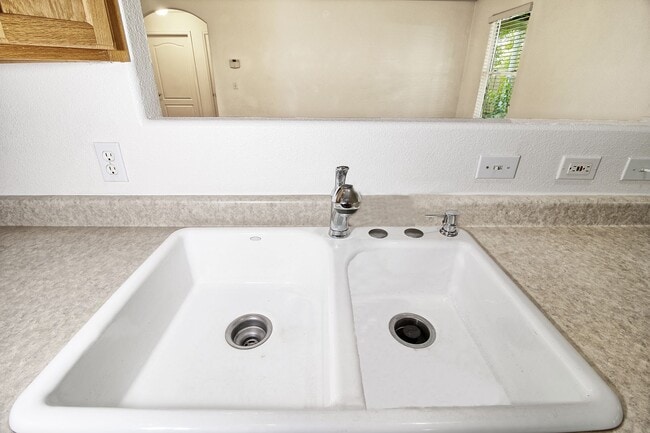 Photo - 598 Garnet Dr