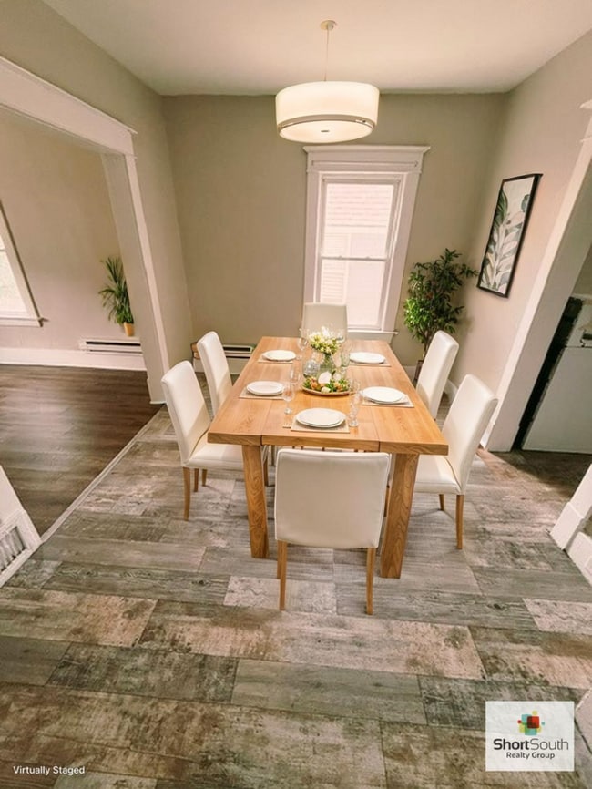 Photo - Updated 2 bed 1 bath upper apartment