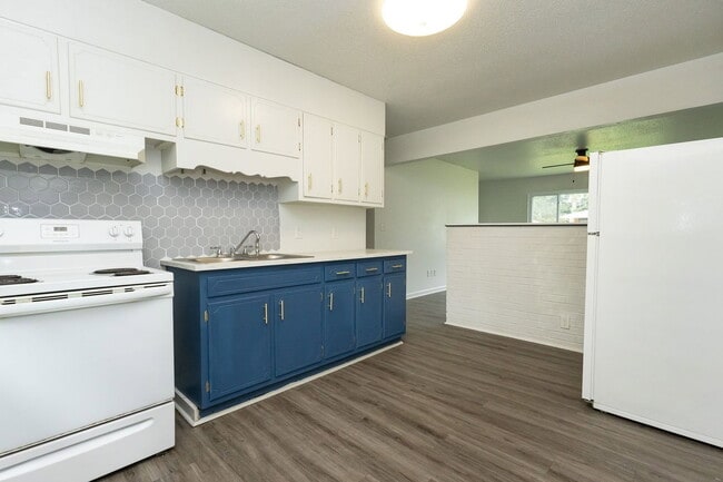 Photo - 2182 Dugan St