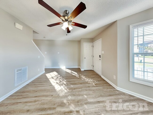 Photo - 4813 Windbreak Ln