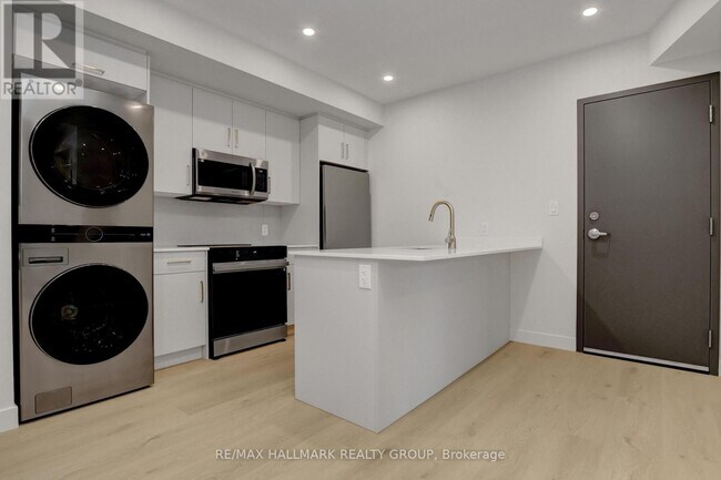 Photo - 137 Marquette Ave Unité 1