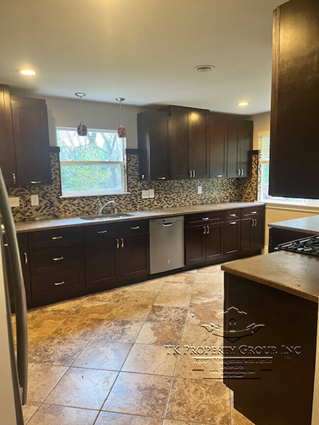 Photo - 10728 Cedar Ave