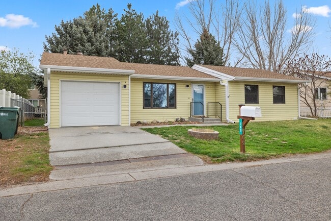 Photo - 769 Feather Pl