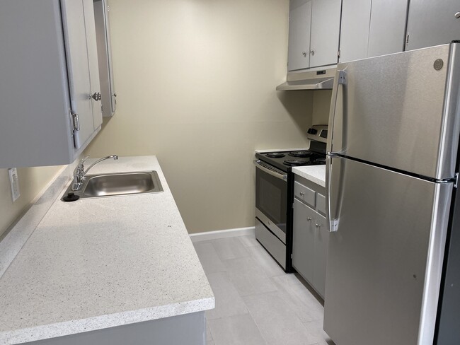 Photo - 5555 Bancroft Ave Unidad B