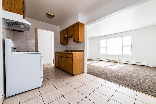 Photo - 2225 E 87th St