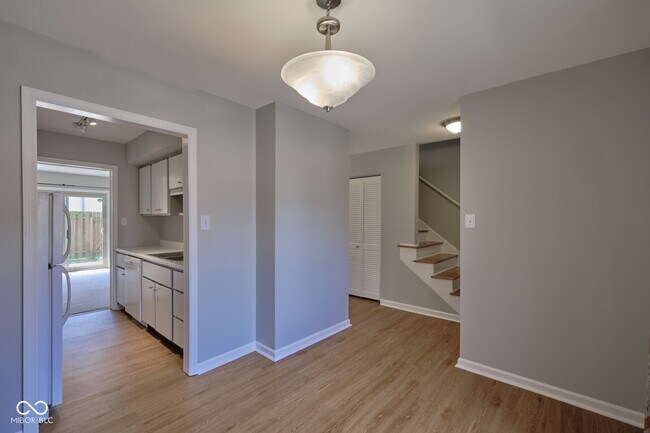 Photo - 8502 Canterbury Square W