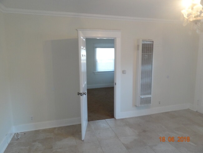 Sala de estar - 621 W Queen St