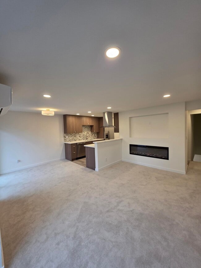 Living Room - 4100 Lake Washington Blvd N