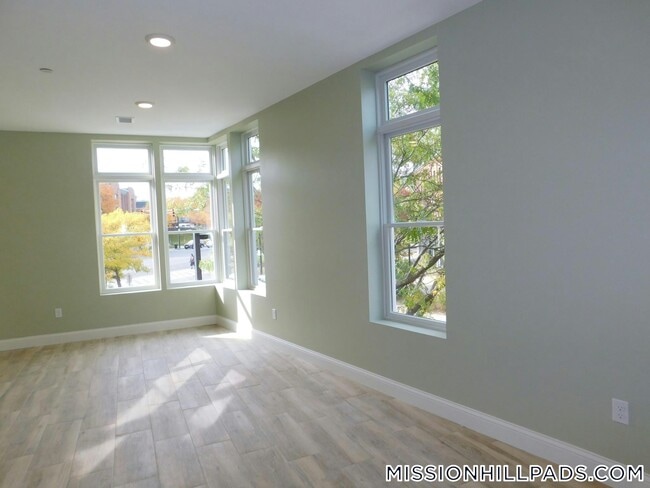 Photo - 10 Roxbury St Unit 8