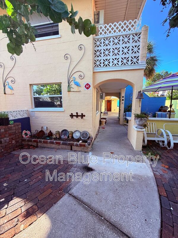 Building Photo - 664 76th Ave Unit Apt 3