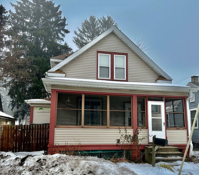 Building Photo - Charming Completely Remodeled Home!