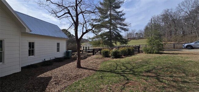 Photo - 812 Bessie Ln