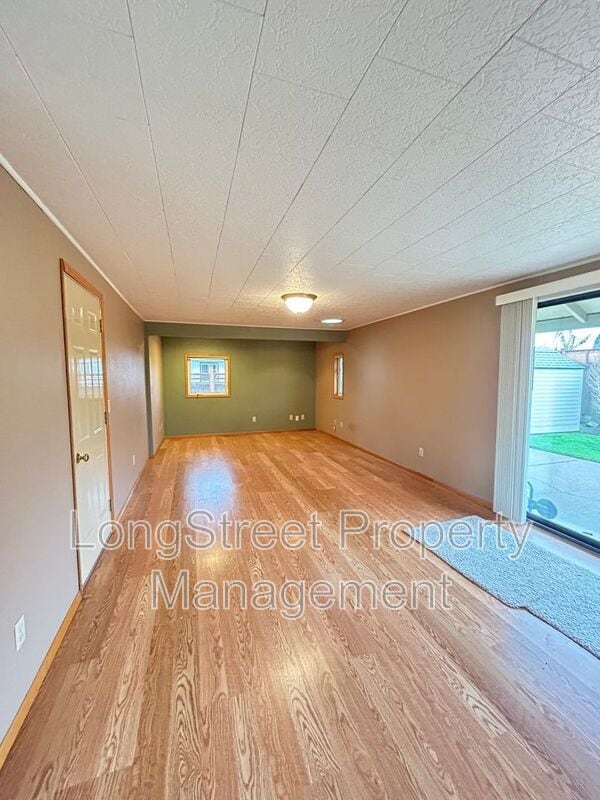 Photo - 2917 Takena St SW