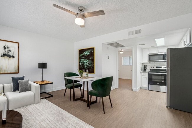 Photo - Aster on University