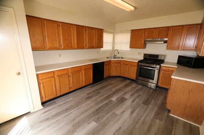 10031 Red Wolf Ln