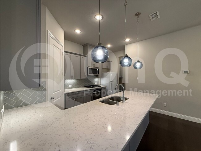 Photo - 2200 Zenith Ave