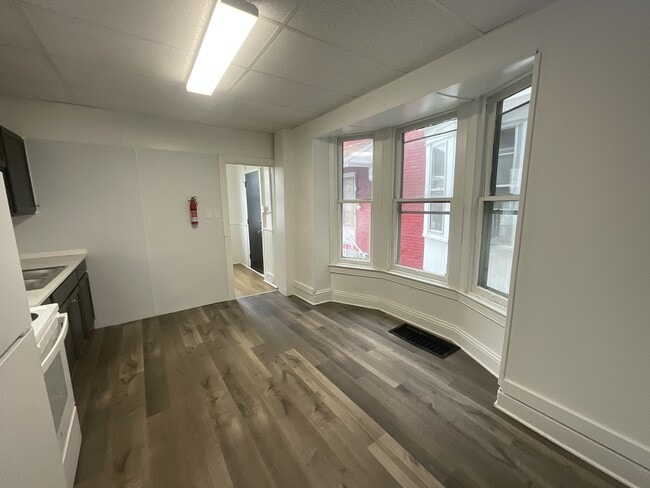 Photo - 829 W Poplar St