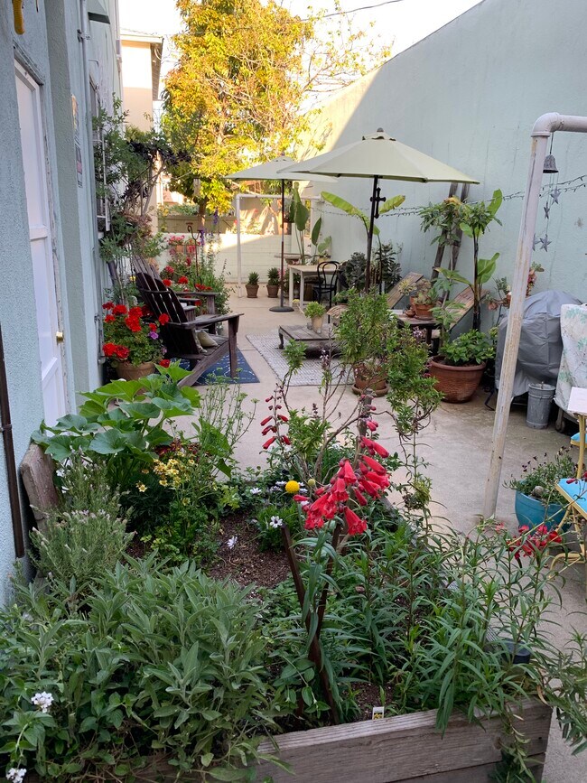 Photo - 11662 Chandler Blvd Unit 0