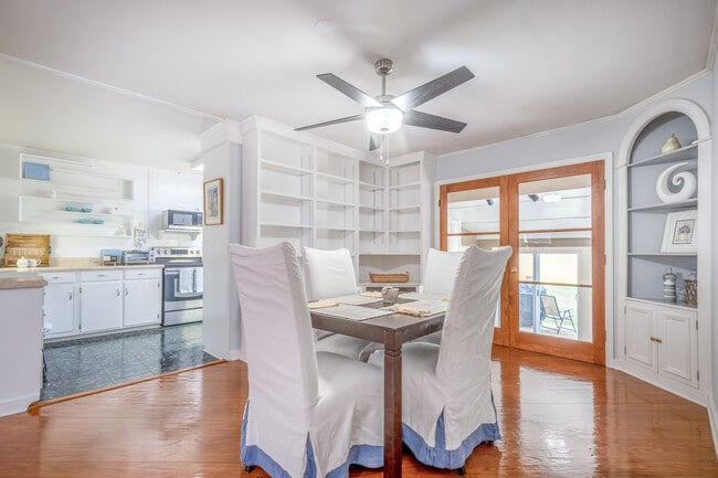 Photo - 1439 Glencoe Dr