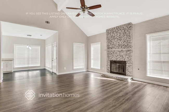 1521 Green Oak Cir NW
