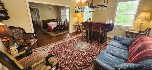 Living Space - 415 Sunny Ln Unit Boarding House Suite