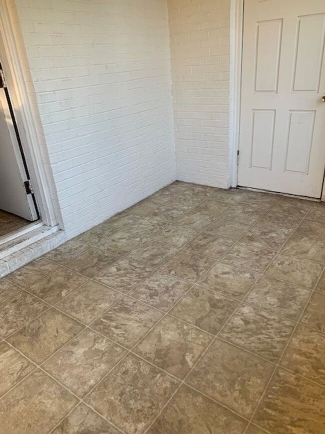 Photo - 3 Bedroom 1.5 Bathroom Single Family Home ...