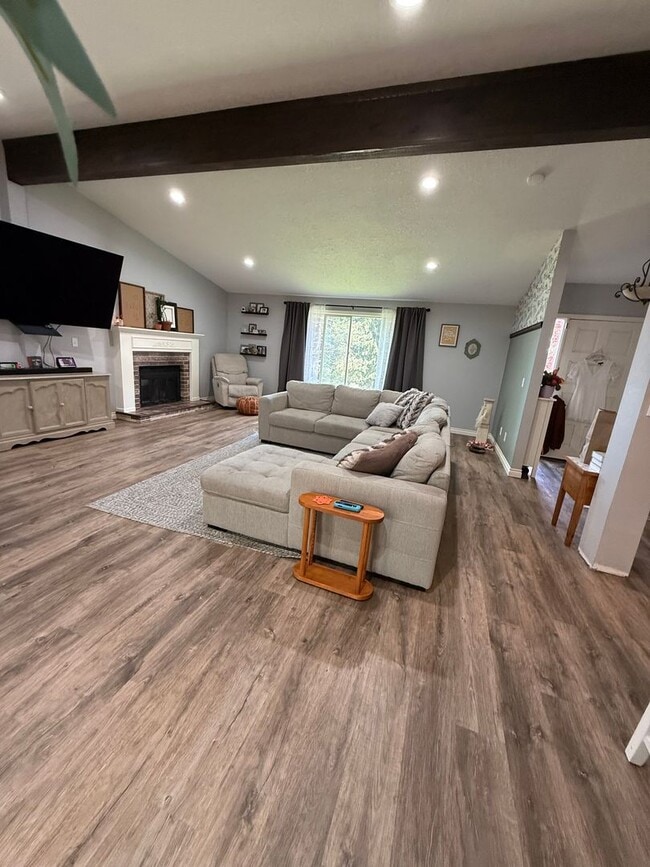 Photo - 3 bed, 2 bath- step into modern comfort