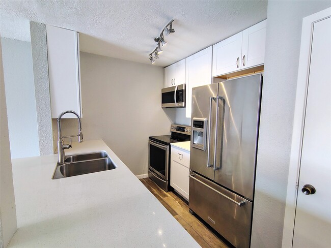 Photo - 205 Yacht Club Ln Unit 205