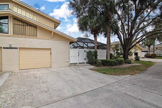Building Photo - 12624 Woodmill Dr