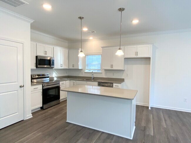 Photo - 832 Sagemount St