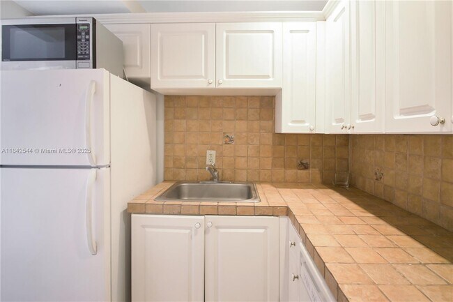 Photo - 800 West Ave Unit 937