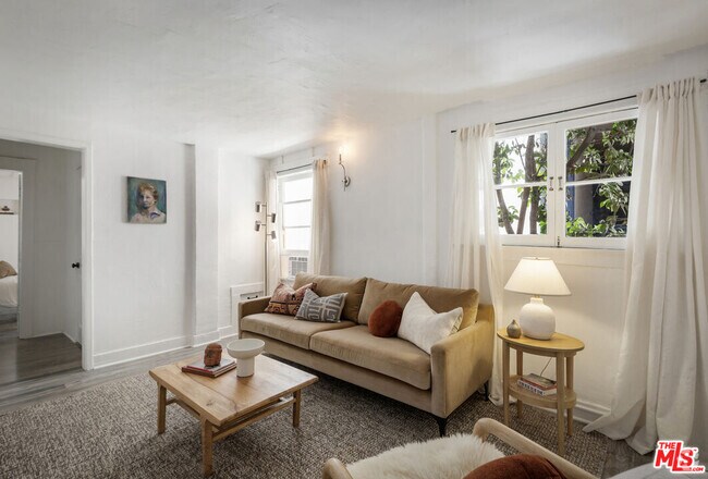 Building Photo - 1159 N Fuller Ave Unit B Rental