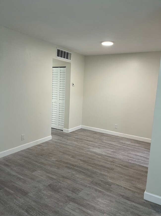 Photo - 2134 Lincoln St Unidad 18