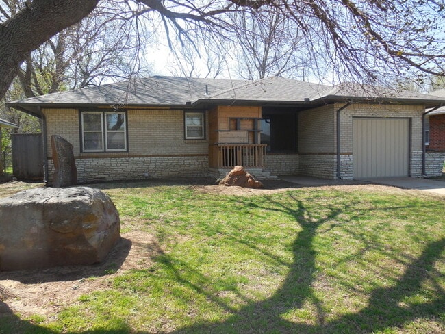 Building Photo - 3 BED 1 BATH IN CASADY HEIGHTS ADDITION OF THE VILLAGE