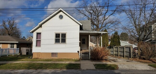 Photo - 807 Wood St