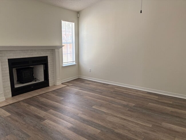 Photo - 192 Wright Cir