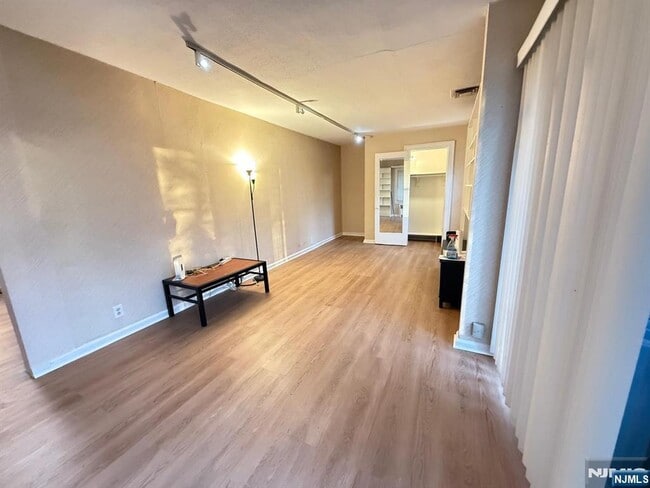 Photo - 272 Frances St