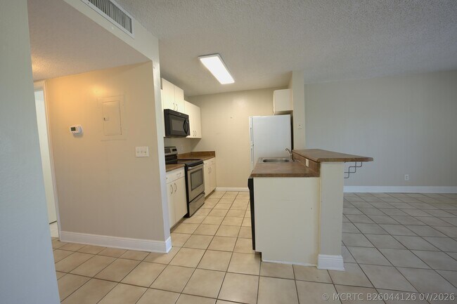 1523 Meadows Cir