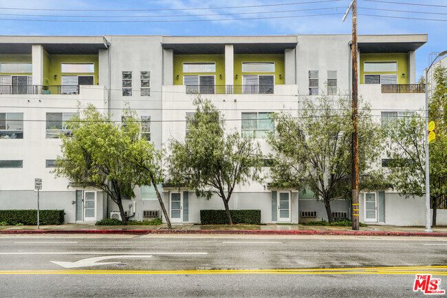 Building Photo - 2399 Silver Lake Blvd Unit 18 Rental