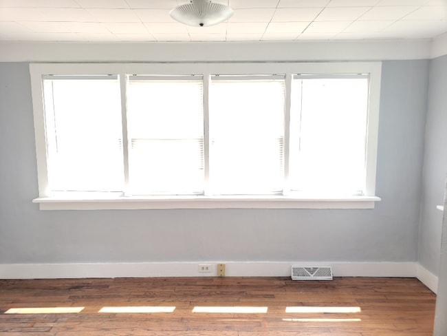 Photo - 718 W 5th Ave