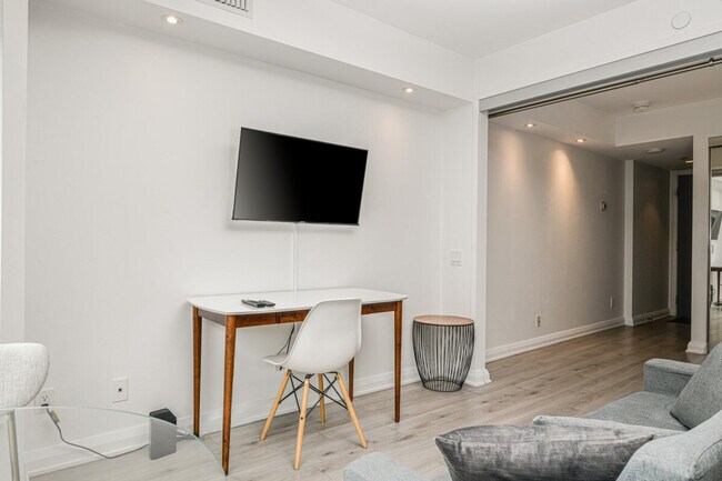 Photo - 155 Yorkville Ave Unité SI ID1045462P